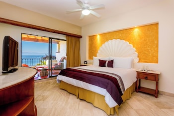 Suite, Oceanfront | Egyptian cotton sheets, premium bedding, down comforters, pillowtop beds