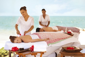 Couples treatment rooms, steam room, body treatments, aromatherapy