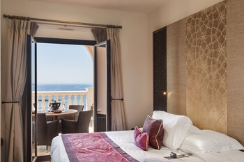 Junior Suite, 1 Queen Bed, Sea View | Premium bedding, free minibar items, in-room safe, desk