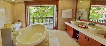 Villa, 4 Bedrooms, Ocean View | Bathroom | Designer toiletries, hair dryer, bathrobes, slippers