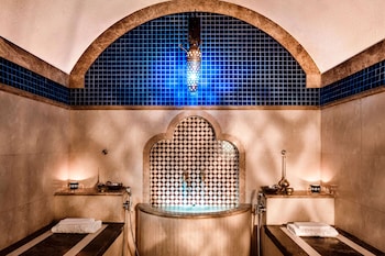 Couples treatment rooms, sauna, spa tub, steam room, Turkish bath