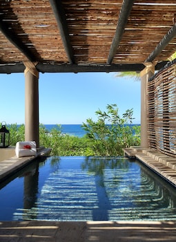 Private spa tub