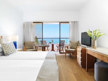 Standard Room, Sea View | Premium bedding, minibar, in-room safe, blackout drapes