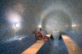 Couples treatment rooms, sauna, spa tub, steam room, Turkish bath