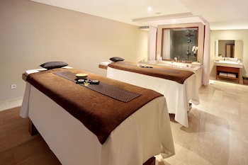 Couples treatment rooms, body treatments, aromatherapy