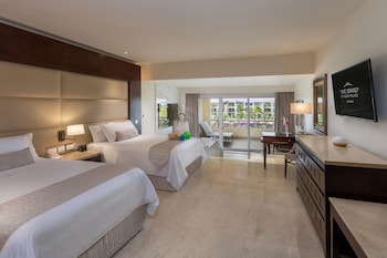 Grand Family Suite Garden View | Premium bedding, free minibar, in-room safe, desk