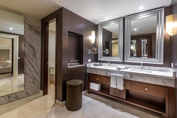 Grand Presidential Suite | Bathroom | Shower, rainfall showerhead, designer toiletries, hair dryer