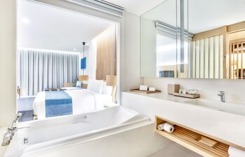 Deluxe Room | Bathroom | Separate tub and shower, designer toiletries, hair dryer, bathrobes