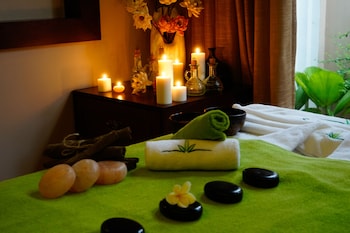 Couples treatment rooms, sauna, body treatments, aromatherapy