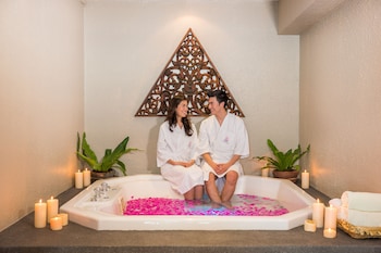 Couples treatment rooms, sauna, steam room, body treatments