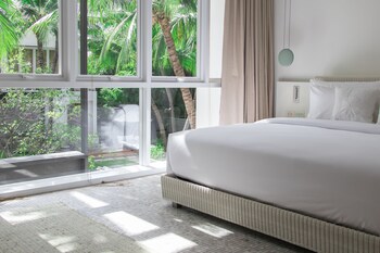 Sansky Urban Room | Premium bedding, minibar, in-room safe, desk