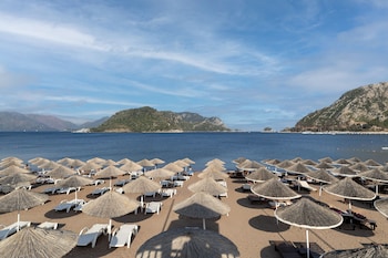 Private beach, beach cabanas, sun loungers, beach umbrellas