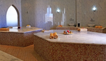 Sauna, spa tub, steam room, Turkish bath, body scrubs, 6 treatment rooms