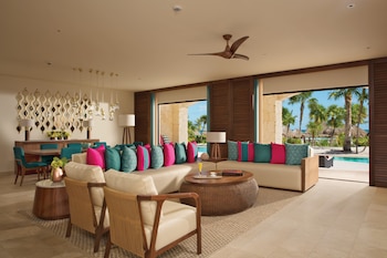 Presidential Suite Swim Out | Living area | 42-inch LED TV with cable channels, TV, books