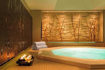 Couples treatment rooms, sauna, spa tub, steam room, body treatments