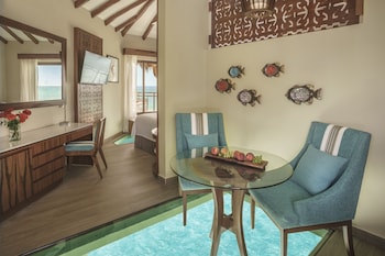 OVERWATER BUNGALOW | 1 bedroom, free minibar, desk, iron/ironing board