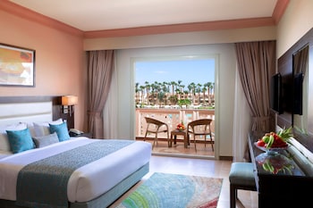 Deluxe Double Room with Side Sea View | Egyptian cotton sheets, premium bedding, memory foam beds, minibar