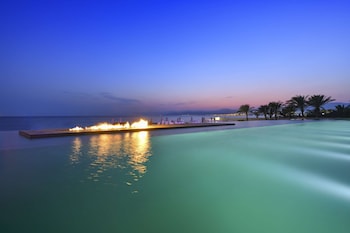 Outdoor pool, pool umbrellas