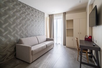 Family Room | Premium bedding, minibar, in-room safe, desk