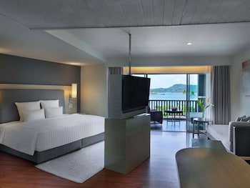 Junior Suite, 1 Bedroom, Sea View | 1 bedroom, premium bedding, down comforters, minibar