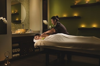 Couples treatment rooms, sauna, steam room, body treatments