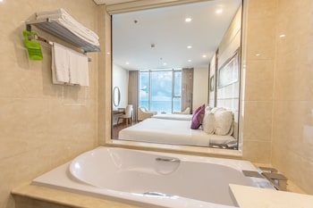 Premier Triple Room, Oceanfront with Afternoon Tea Per Stay | Bathroom | Shower, rainfall showerhead, designer toiletries, hair dryer