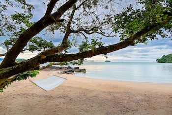 Private beach, white sand, beach bar