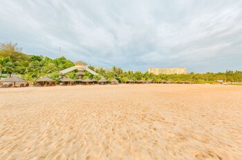 Private beach, sun loungers, beach umbrellas, beach towels