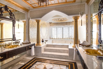 Grand Suite (Imperial) | Bathroom | Separate tub and shower, deep soaking tub, rainfall showerhead