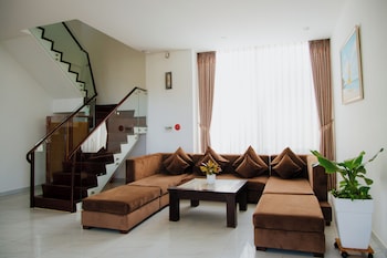 Grand Premium Room, Garden View | Living area | 42-inch LCD TV with cable channels, foosball, table tennis