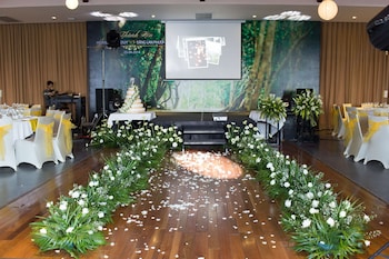 Indoor wedding