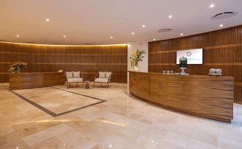 Couples treatment rooms, sauna, spa tub, steam room, body treatments