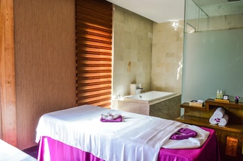 Sauna, steam room, body treatments, aromatherapy, hot stone massages