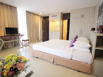 Premier Room (Main Wing) | Premium bedding, minibar, in-room safe, desk