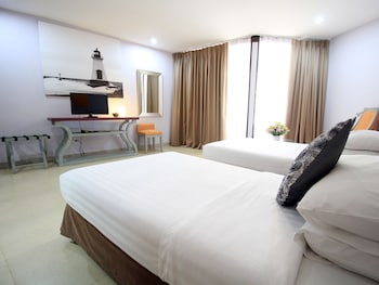 Premier Room (Main Wing) | Premium bedding, minibar, in-room safe, desk