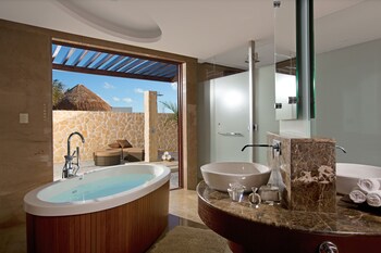 Presidential Suite, 1 King Bed | Bathroom | Combined shower/tub, jetted tub, rainfall showerhead, free toiletries