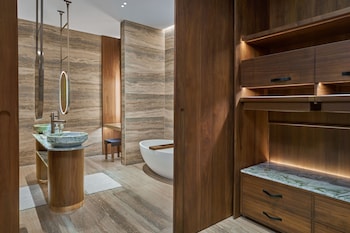 John Jacob Astor Suite | Bathroom | Separate tub and shower, rainfall showerhead, hair dryer, bathrobes