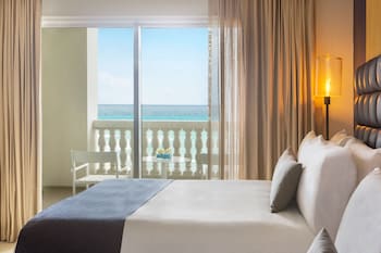 Ocean Front Double | Premium bedding, down comforters, pillowtop beds, minibar