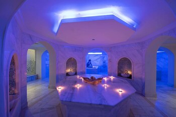 Couples treatment rooms, sauna, spa tub, steam room, Turkish bath