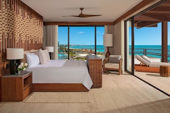 Presidential Suite Ocean Front | Hypo-allergenic bedding, free minibar, in-room safe